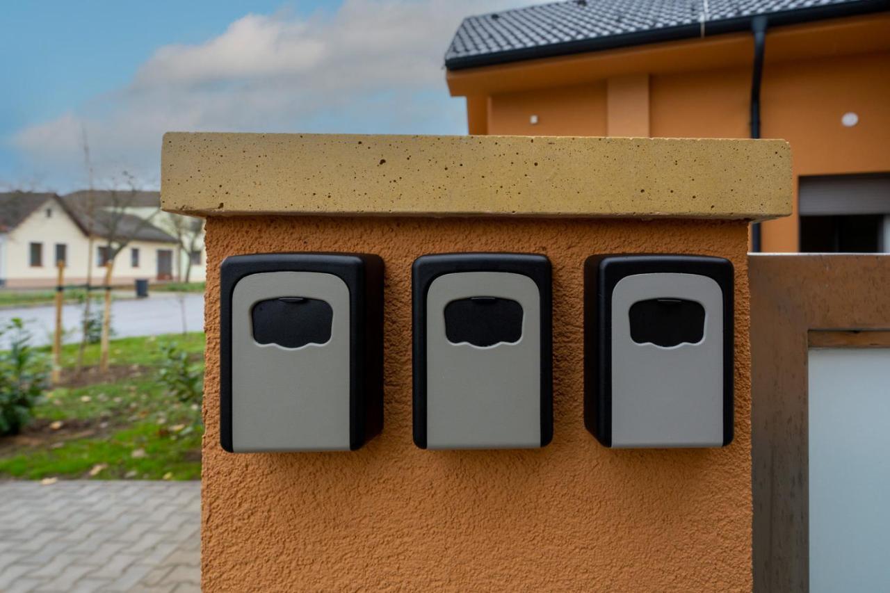 Pension Pannonia Parndorf Exterior photo