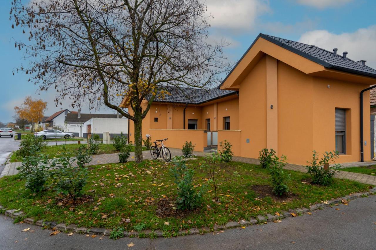 Pension Pannonia Parndorf Exterior photo