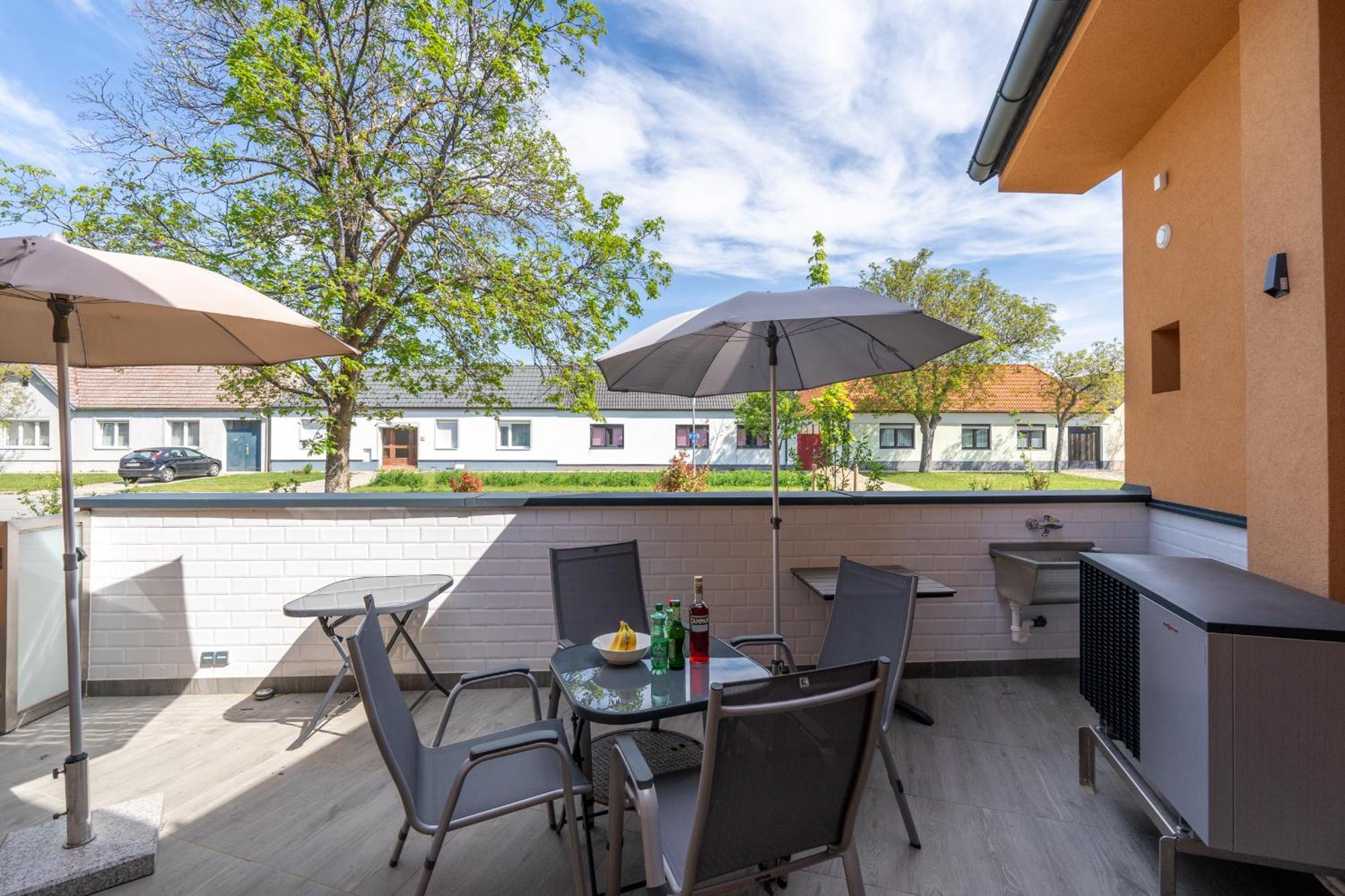 Pension Pannonia Parndorf Exterior photo