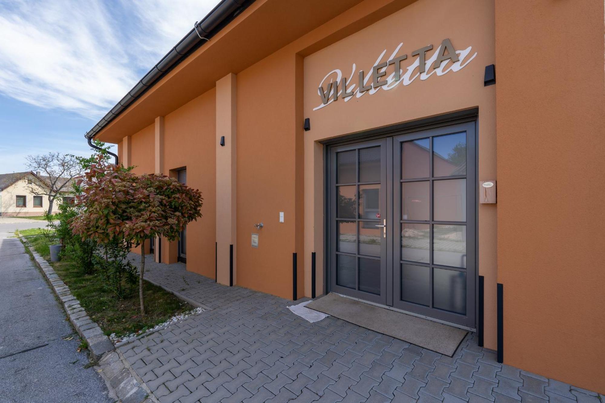 Pension Pannonia Parndorf Exterior photo