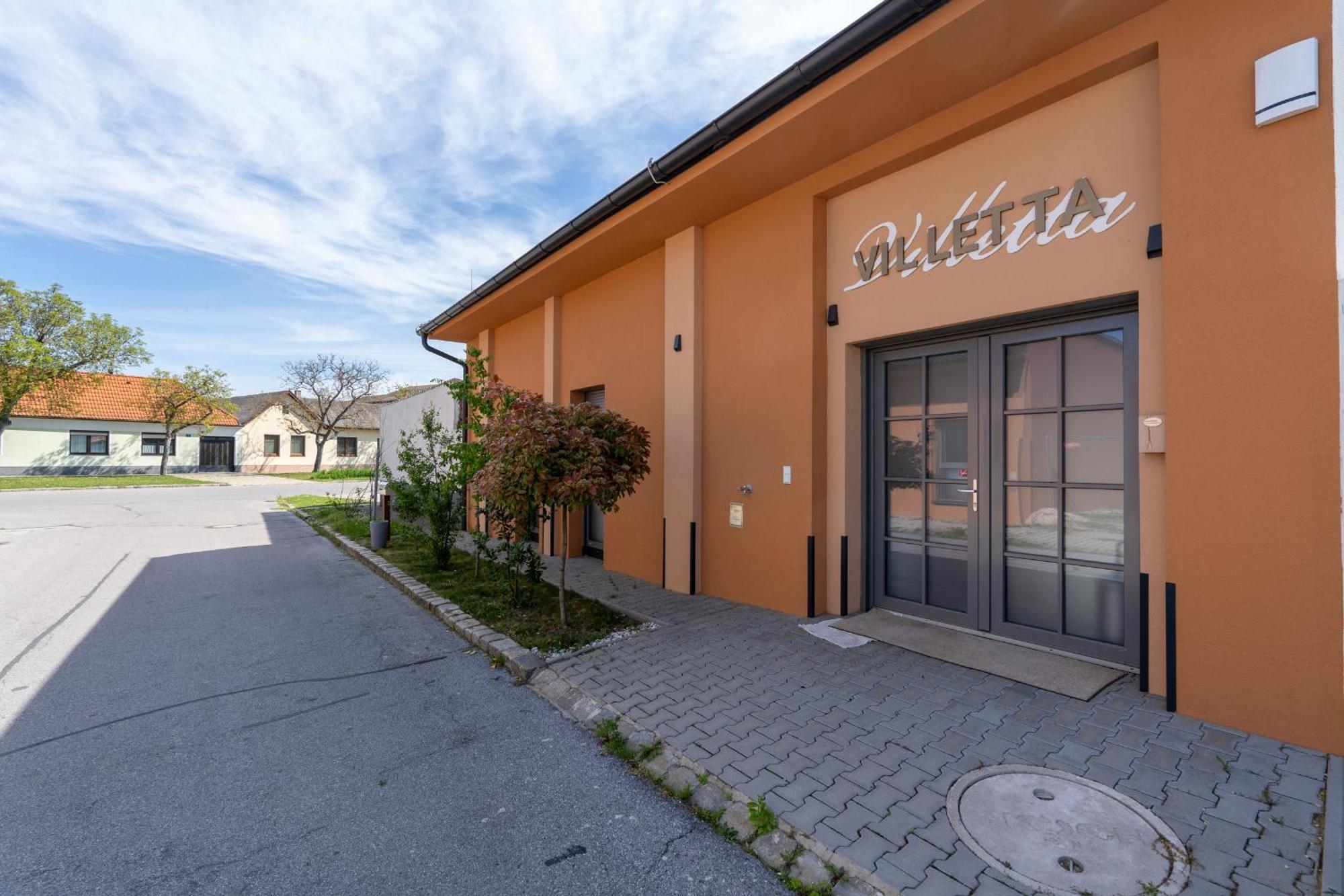 Pension Pannonia Parndorf Exterior photo