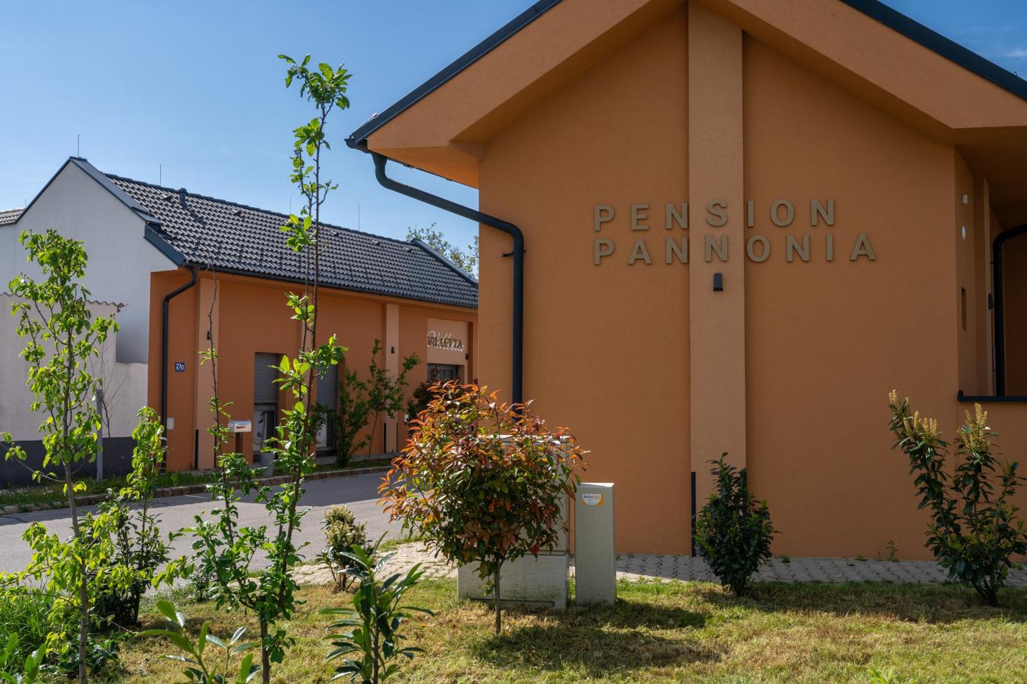 Pension Pannonia Parndorf Exterior photo