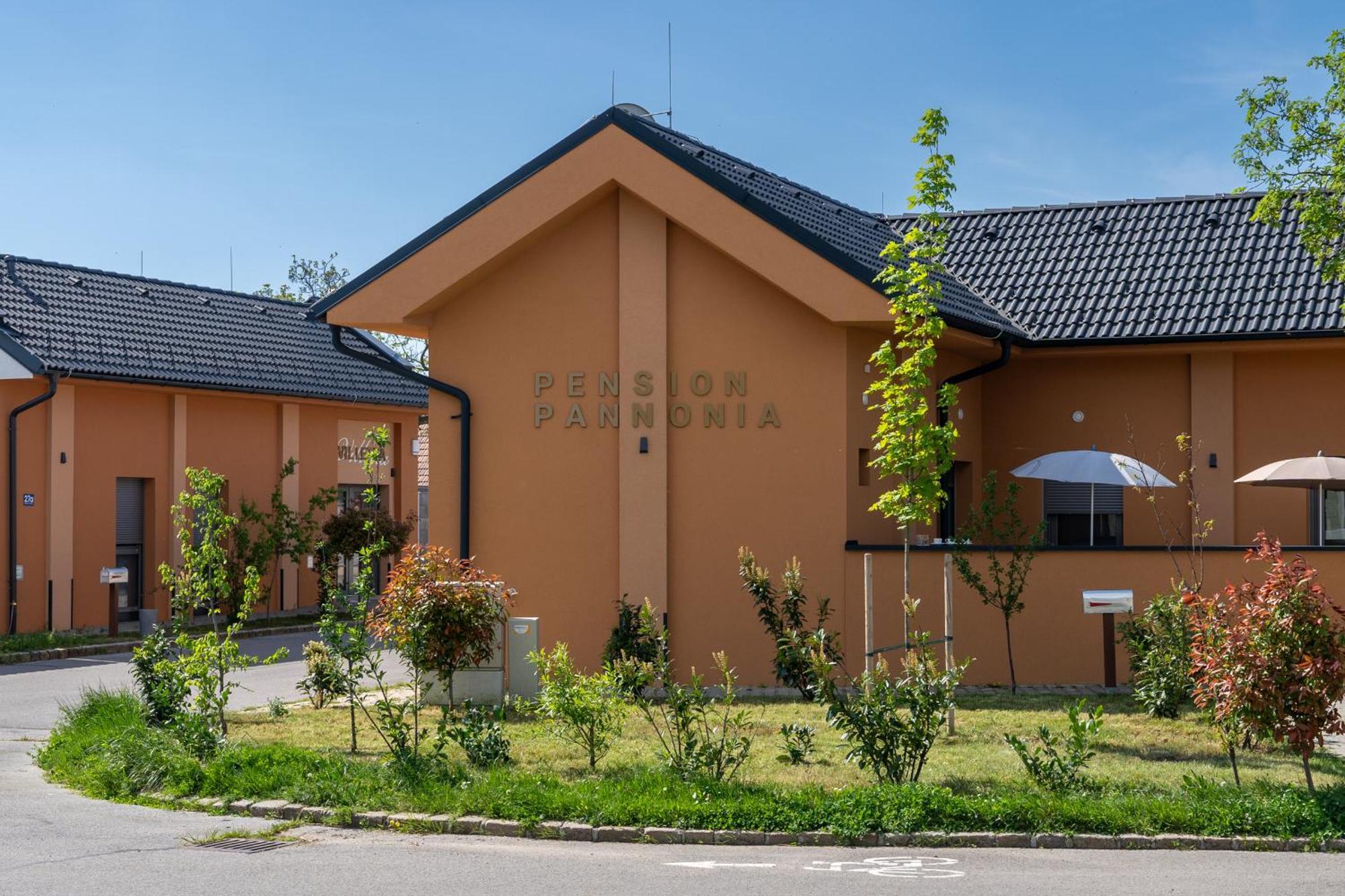 Pension Pannonia Parndorf Exterior photo