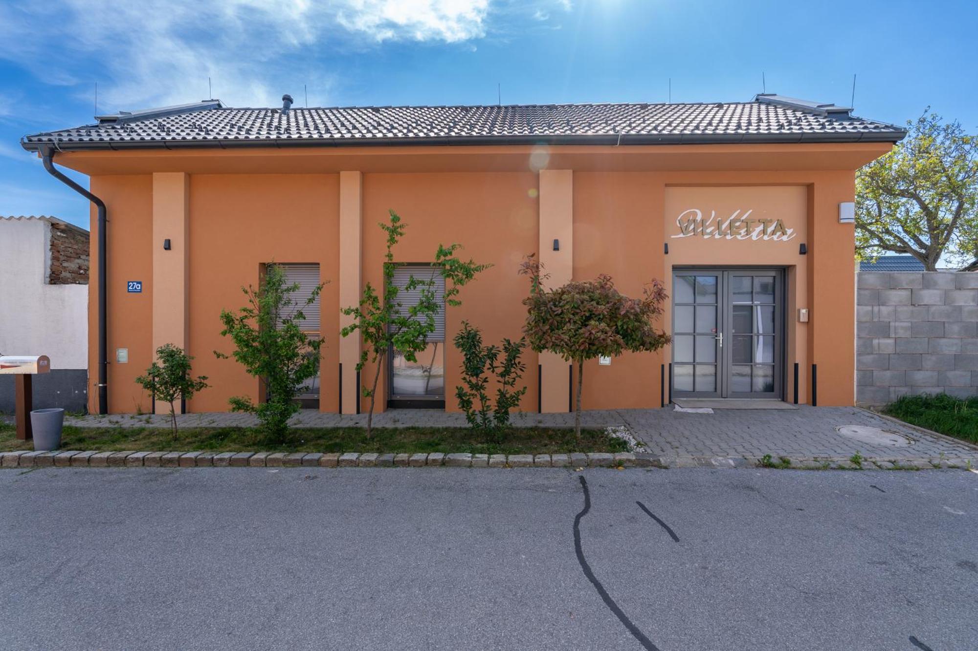 Pension Pannonia Parndorf Exterior photo