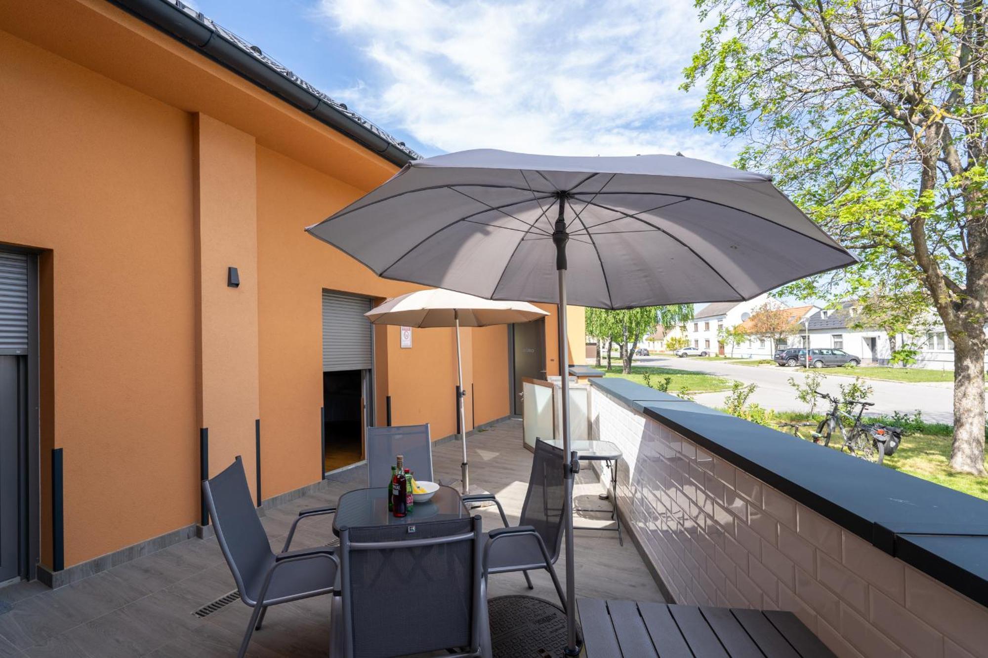 Pension Pannonia Parndorf Exterior photo