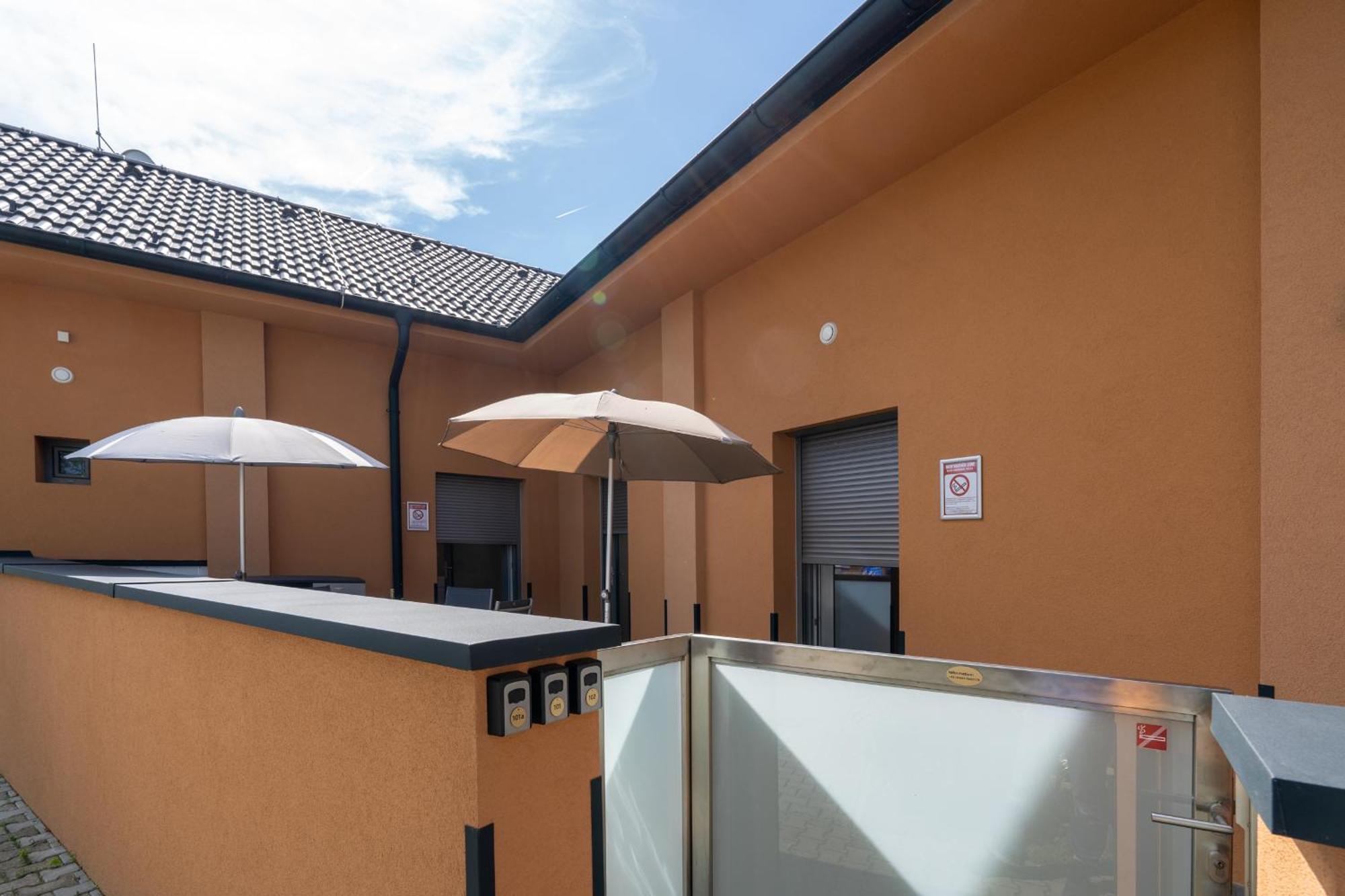Pension Pannonia Parndorf Exterior photo