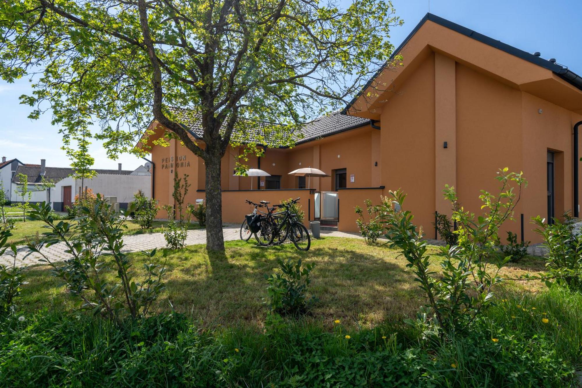 Pension Pannonia Parndorf Exterior photo