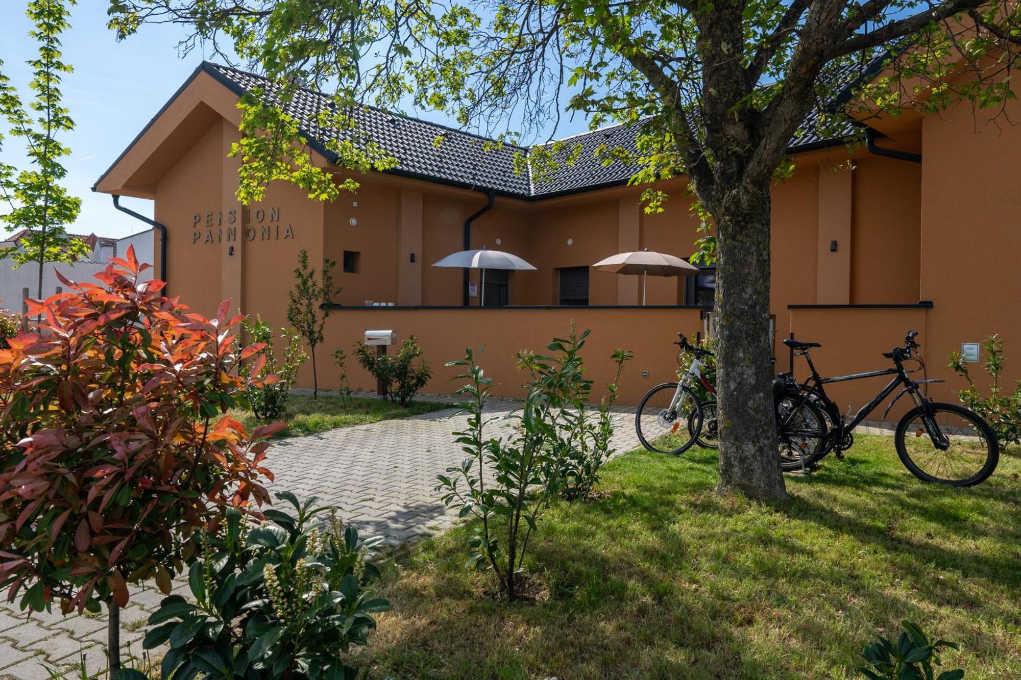 Pension Pannonia Parndorf Exterior photo